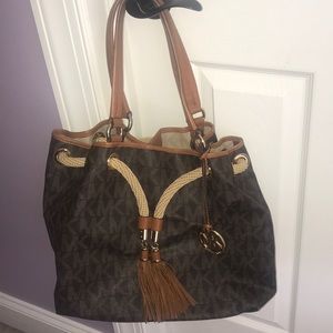 MICHAEL KORS medium sized purse
